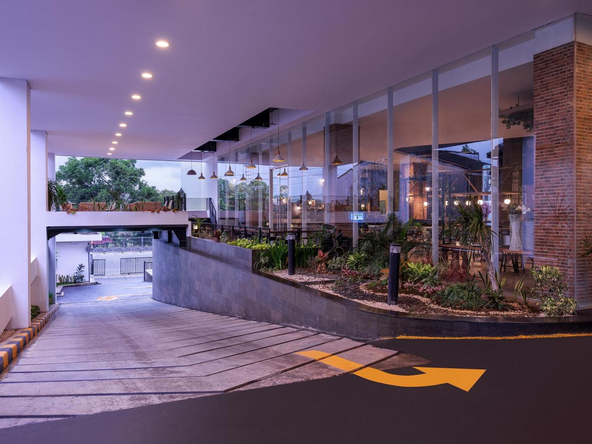 Luminor Hotel Purwokerto By Wh Dış mekan fotoğraf